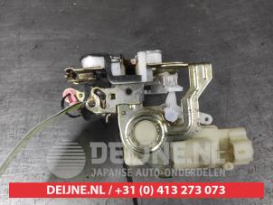 Daihatsu Sirion Rear door mechanism 4-door, right O281724 photo 2