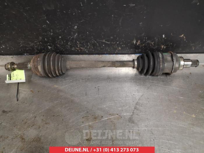 Daihatsu Sirion Aandrijfas links-voor O318326