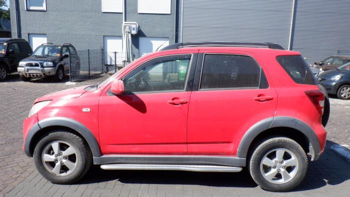 Daihatsu Terios Portier 4Deurs links-achter O285610