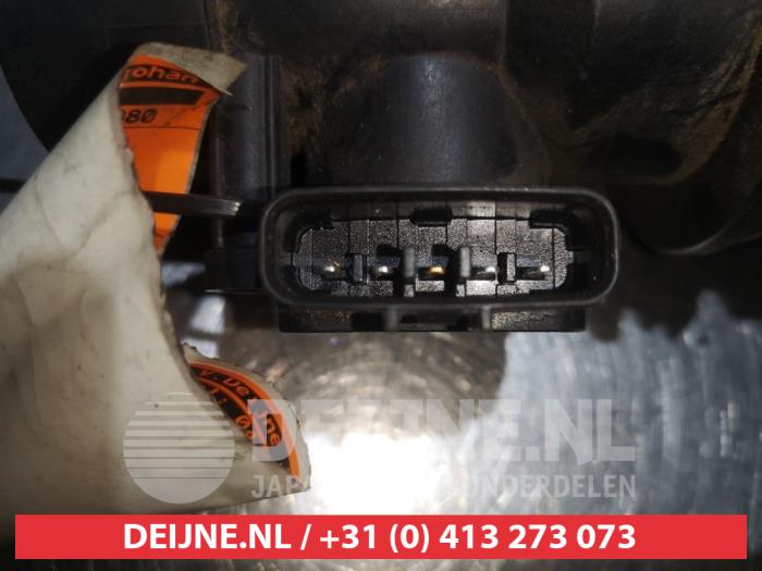 Luchthoeveelheidsmeter van een Toyota Corolla (E12) 1.4 D-4D 16V 2005