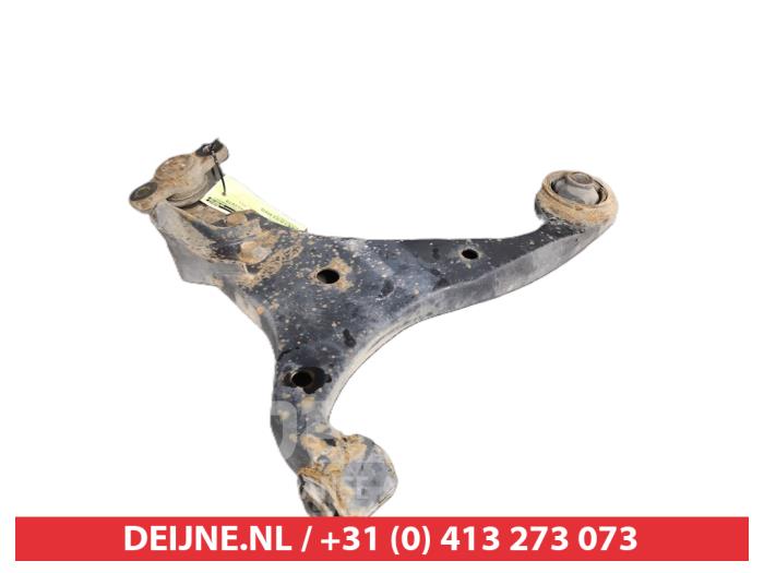 Kia Carens Draagarm onder links-voor O381377