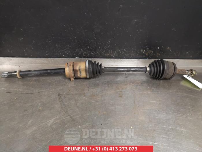 Gebruikte Steekas rechts-voor Nissan Almera Tino (V10M) 2.2 Di 16V Prijs € 40,00 Margeregeling aangeboden door V.Deijne Jap.Auto-onderdelen BV