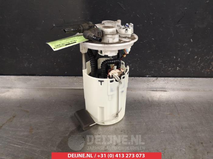 Gebruikte Tank element Pomp Toyota Corolla (E12) 1.4 16V VVT-i Prijs € 25,00 Margeregeling aangeboden door V.Deijne Jap.Auto-onderdelen BV