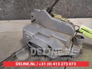 Nissan Primera Türschlossmechanik 4-türig rechts vorne O280803 foto 2