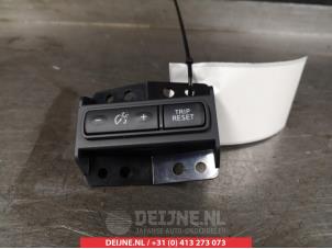 Gebruikte Schakelaar Licht Nissan Qashqai (J11) Prijs € 40,00 Margeregeling aangeboden door V.Deijne Jap.Auto-onderdelen BV