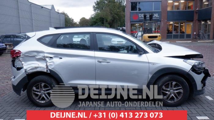 Hyundai Tucson Rear door window 4-door door, rear right O288302
