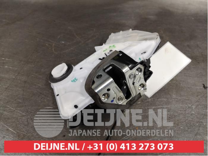 Toyota Aygo Deurslot Mechaniek 4Deurs links-voor O279897
