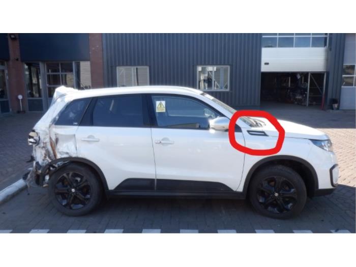 Suzuki Vitara Spatbord Lijst O270351