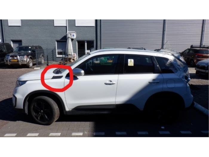 Suzuki Vitara Spatbord Lijst O270350