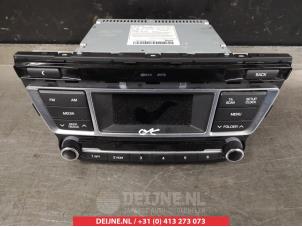 Gebruikte Radio Hyundai i20 (GBB) 1.1 CRDi VGT 12V Prijs € 50,00 Margeregeling aangeboden door V.Deijne Jap.Auto-onderdelen BV