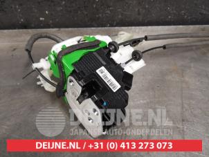 Kia Sorento Door lock mechanism 4-door, front left O279611 photo 2