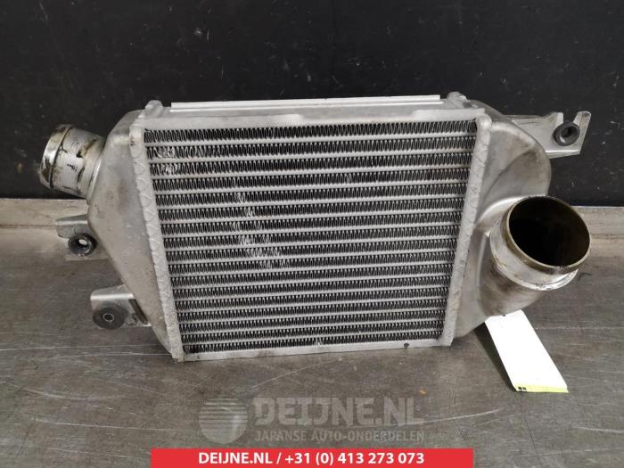 Intercooler van een Subaru Legacy Wagon (BR) 2.0 D 16V 2011