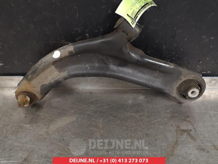 Nissan Note Draagarm onder links-voor O381231