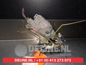 Suzuki Jimny Türschlossmechanik 2-türig links O279097 foto 2