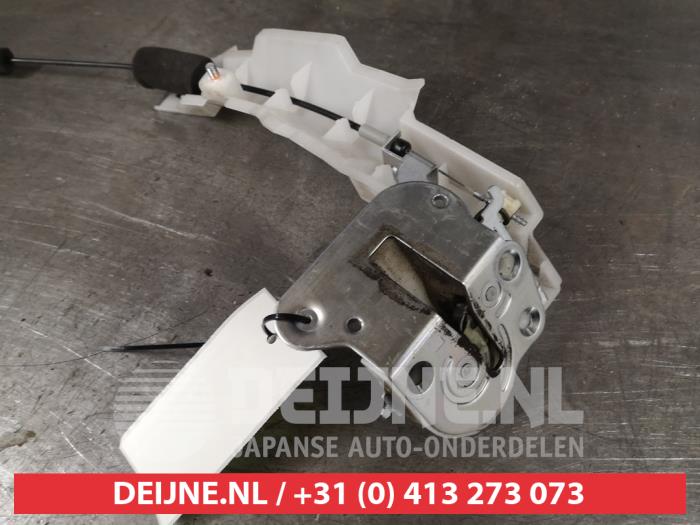 Mazda 5 Deurslot Mechaniek 4Deurs links-achter O280009
