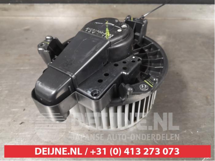 Toyota Verso Heating and ventilation fan motor O367474