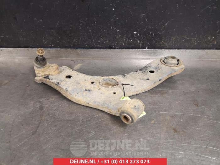 Toyota Verso Front lower wishbone, right O382851
