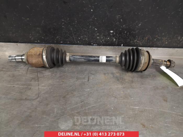 Toyota Yaris Front drive shaft, left O318621
