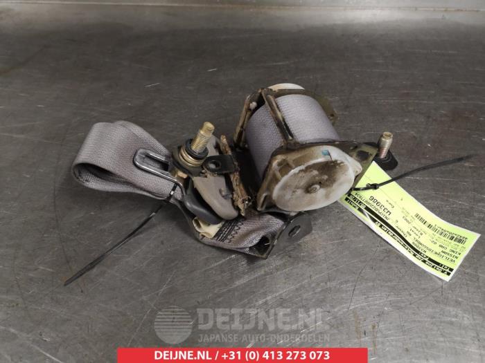 Nissan King Cab Rear seatbelt, right O315963