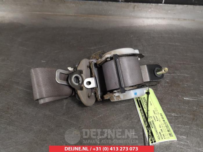 Nissan King Cab Rear seatbelt, left O315713