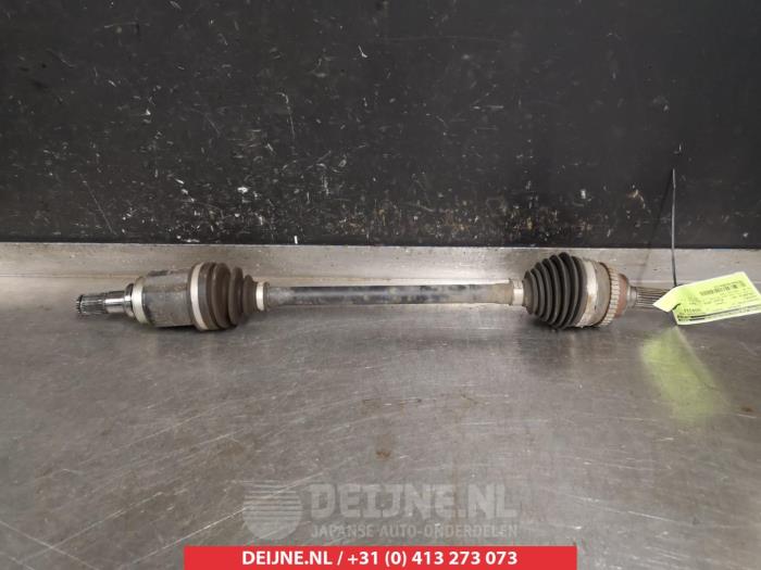 Suzuki Celerio Aandrijfas links-voor O318447