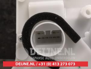 Suzuki Swift Deurslot Mechaniek 4Deurs links-voor O9990004035 foto 3