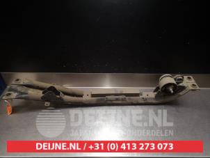 Gebruikte Drager vooras Nissan Almera (N15) Prijs € 40,00 Margeregeling aangeboden door V.Deijne Jap.Auto-onderdelen BV