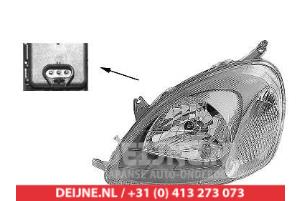 Nieuwe Koplamp links Toyota Yaris Prijs € 79,78 Inclusief btw aangeboden door V.Deijne Jap.Auto-onderdelen BV