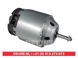Nissan X-Trail Kachel Ventilatiemotor O9990006726 foto 2