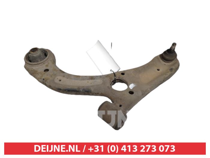 Daihatsu Cuore Draagarm onder links-voor O395039