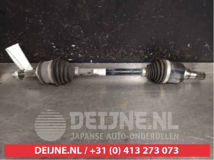 Suzuki Swift Aandrijfas links-voor O395714