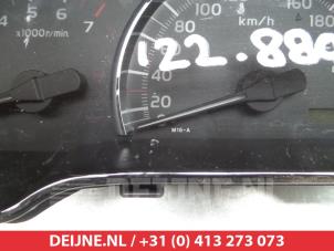 Toyota Avensis Verso Kilometerteller KM O305177 foto 2