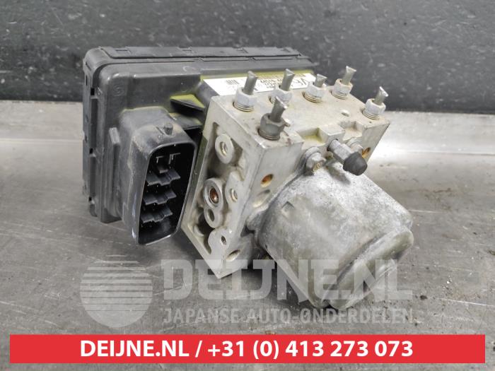 Toyota Avensis Verso ABS Pomp O398651