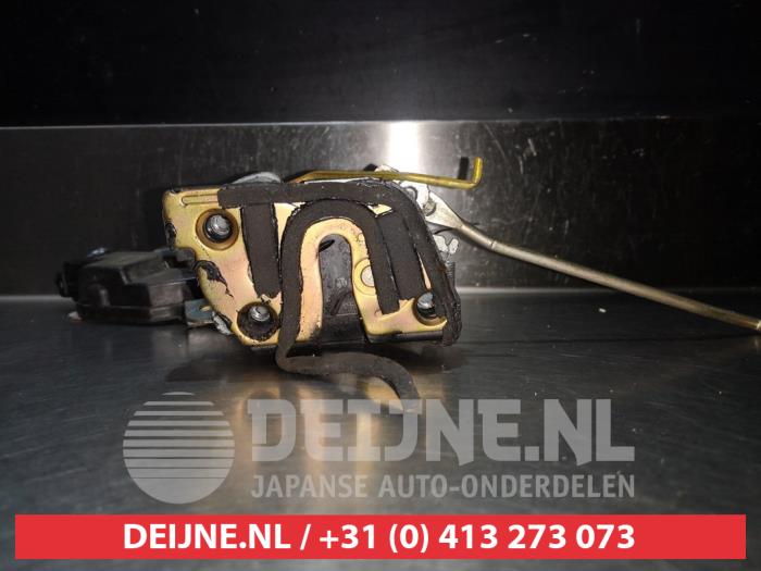 Daihatsu Young RV Deurslot Mechaniek 4Deurs links-voor O279760