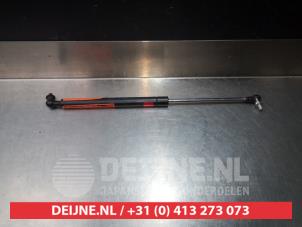 Gebruikte Kofferdekseldemper rechts-achter Daihatsu Sirion 2 (M3) 1.0 12V DVVT Prijs op aanvraag aangeboden door V.Deijne Jap.Auto-onderdelen BV