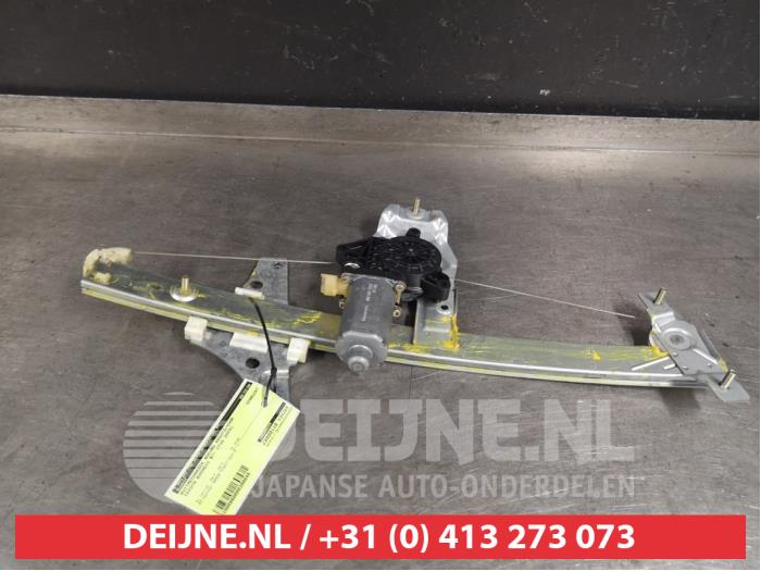 Toyota Avensis Ruitmechaniek 4Deurs rechts-voor O399844