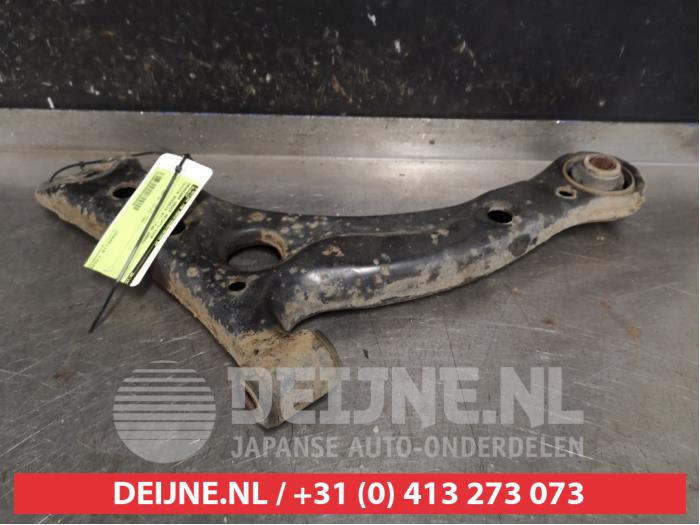 Toyota Avensis Draagarm onder rechts-voor O400098