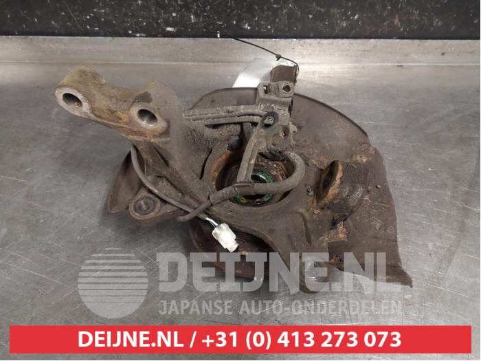 Toyota Avensis Verso Fusee rechts-voor O400663