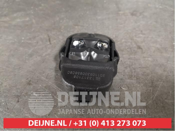 Gebruikte Regensensor Chevrolet Orlando (YYM/YYW) 1.8 16V VVT Prijs € 25,00 Margeregeling aangeboden door V.Deijne Jap.Auto-onderdelen BV