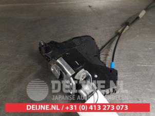 Toyota Avensis Front door lock mechanism 4-door, right O400802 photo 2