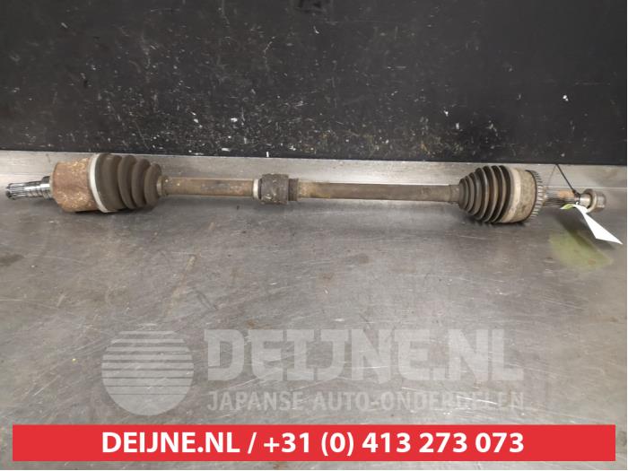 Nissan Almera Tino Antriebswelle rechts vorne O400897