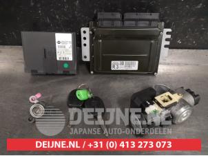 Nissan Almera Tino Engine management computer O400902 photo 3