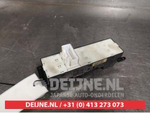 Kia Carens Combischakelaar ramen O401020 foto 3