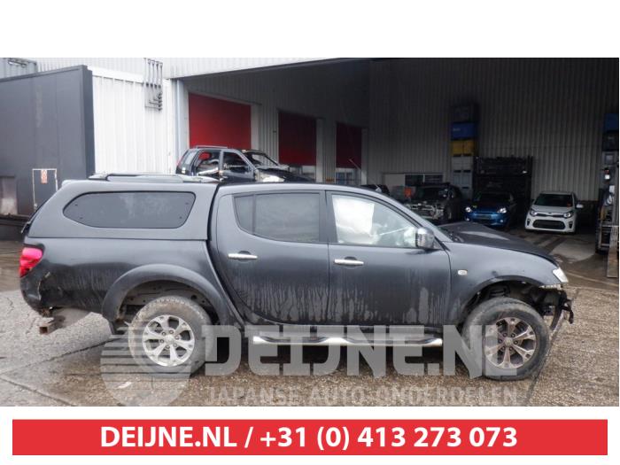 Mitsubishi L200 Portierruit 4Deurs rechts-achter O401172