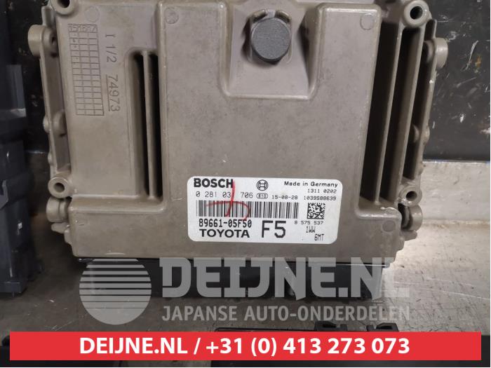 Toyota Avensis Engine management computer O401189