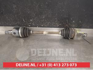 Gebruikte Steekas links-voor Kia Carens III (FG) 2.0i CVVT 16V Prijs € 50,00 Margeregeling aangeboden door V.Deijne Jap.Auto-onderdelen BV