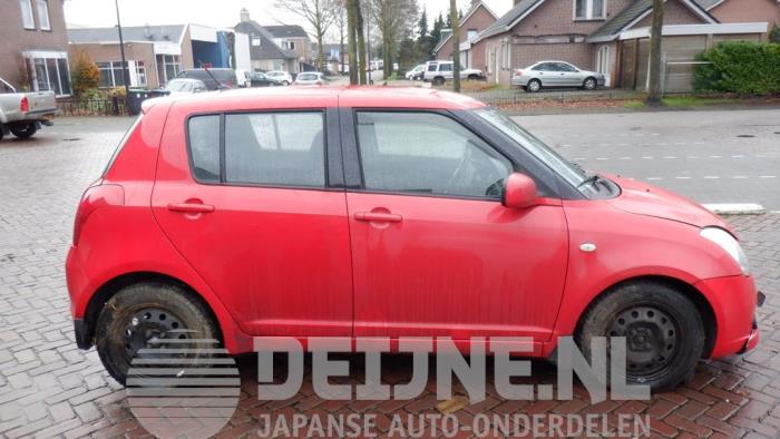Suzuki Swift Portier 4Deurs rechts-achter O401446
