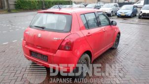Suzuki Swift Tür 4-türig rechts hinten O401446 foto 2