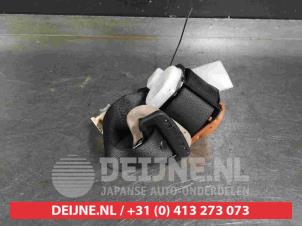 Nissan Micra Veiligheidsgordel midden-achter O402013 foto 2