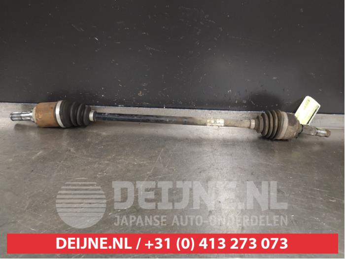 Gebruikte Steekas rechts-voor Nissan Micra (K13) 1.2 12V Prijs € 50,00 Margeregeling aangeboden door V.Deijne Jap.Auto-onderdelen BV